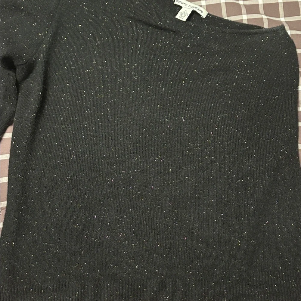 Autumn cashmere 1 shoulder sweater - Picture 2 of 8